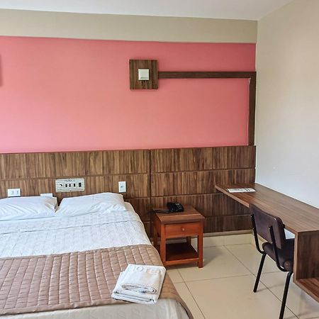 Piloes Palace Hotel Mineiros Kültér fotó