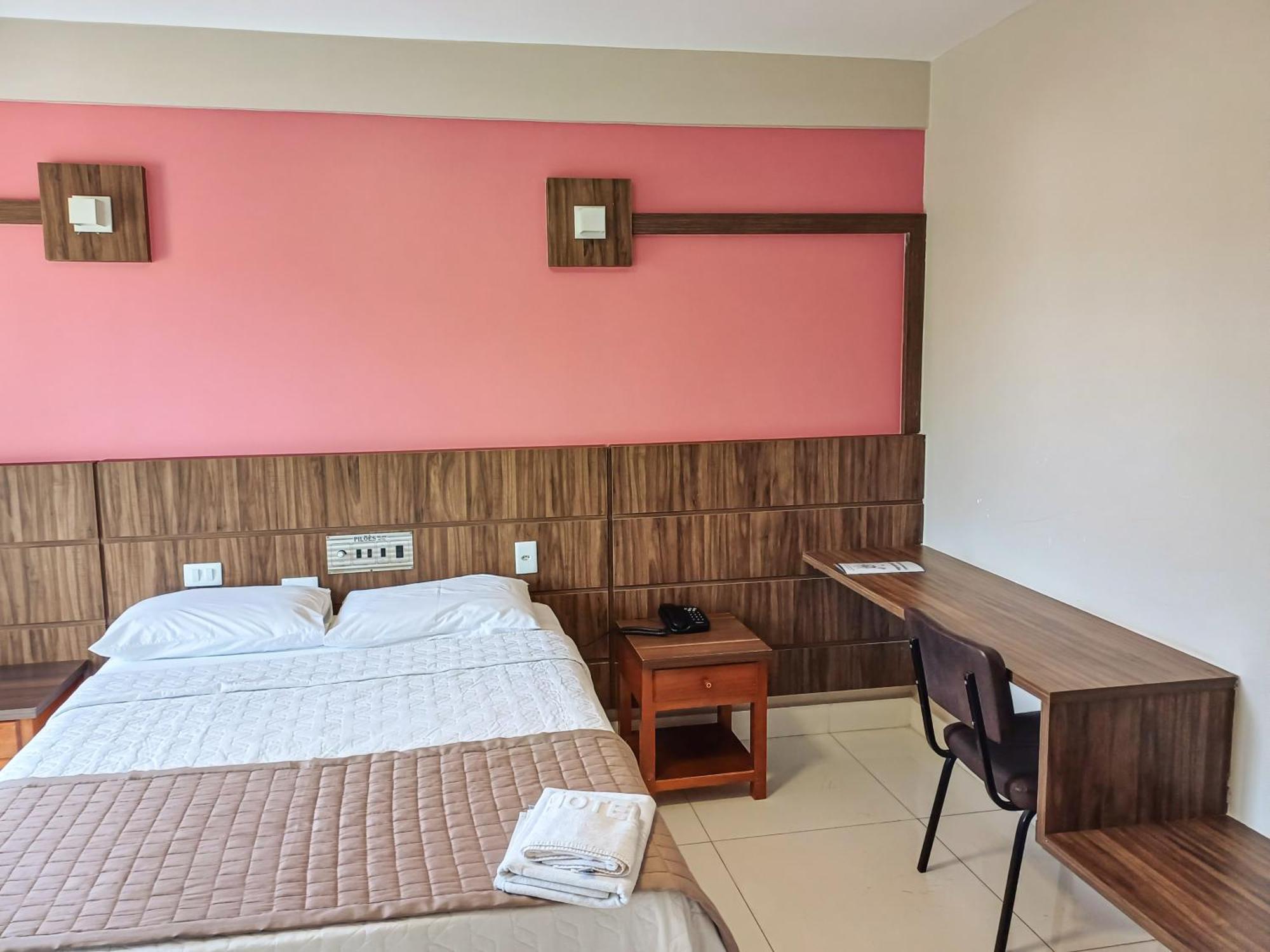 Piloes Palace Hotel Mineiros Kültér fotó