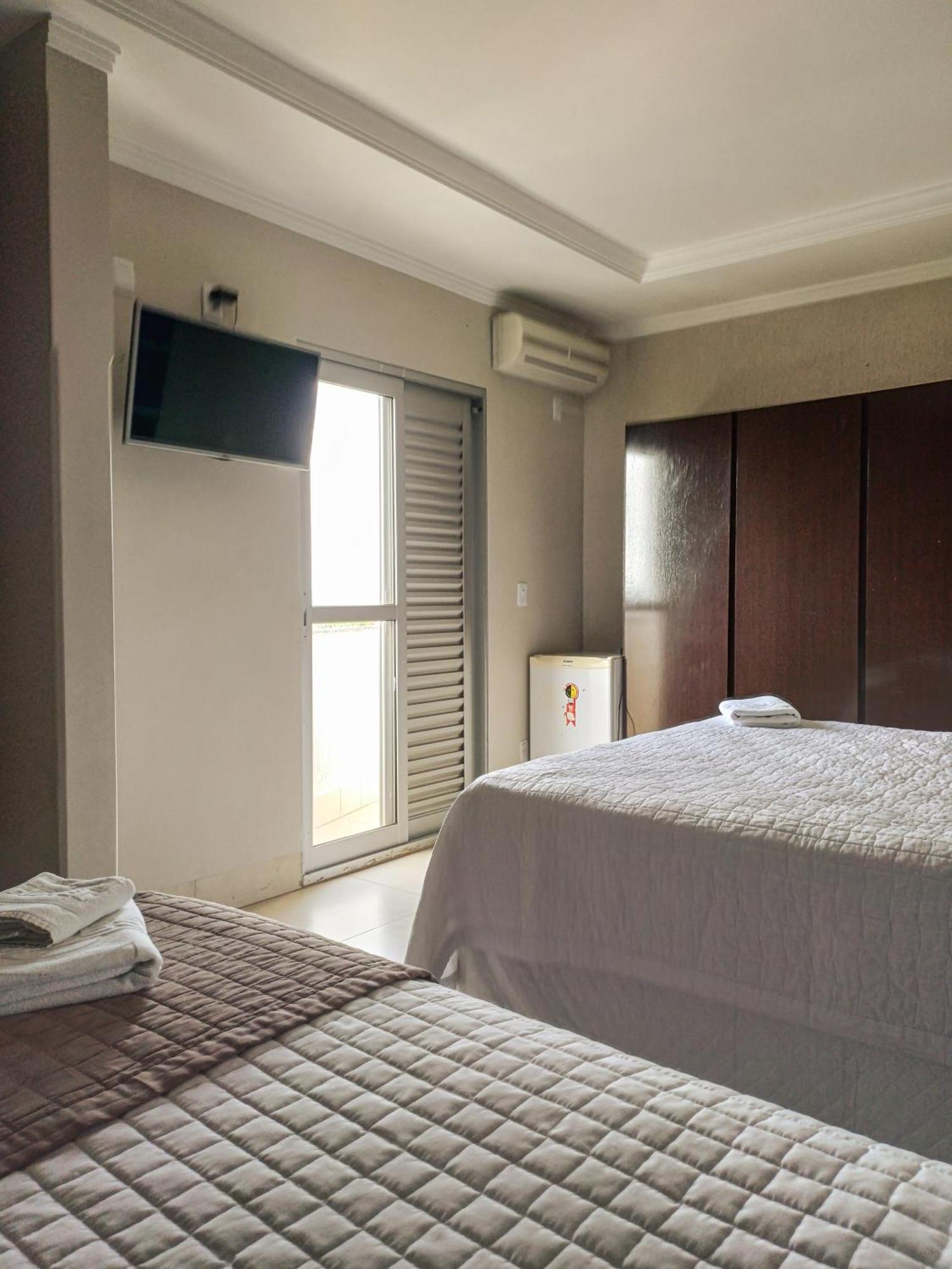Piloes Palace Hotel Mineiros Kültér fotó
