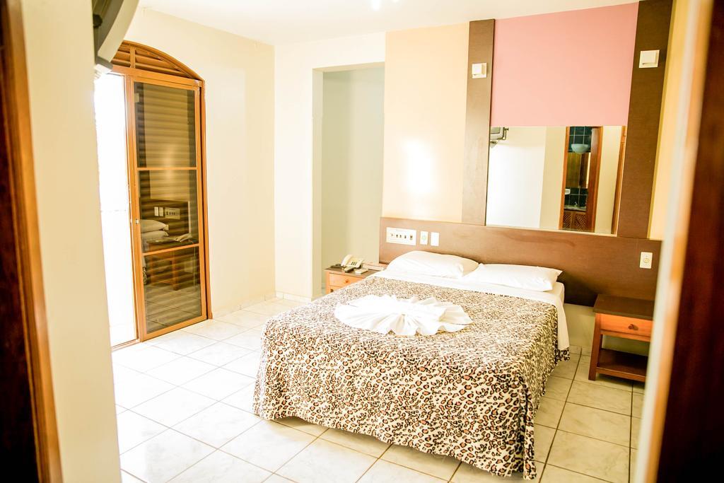 Piloes Palace Hotel Mineiros Szoba fotó